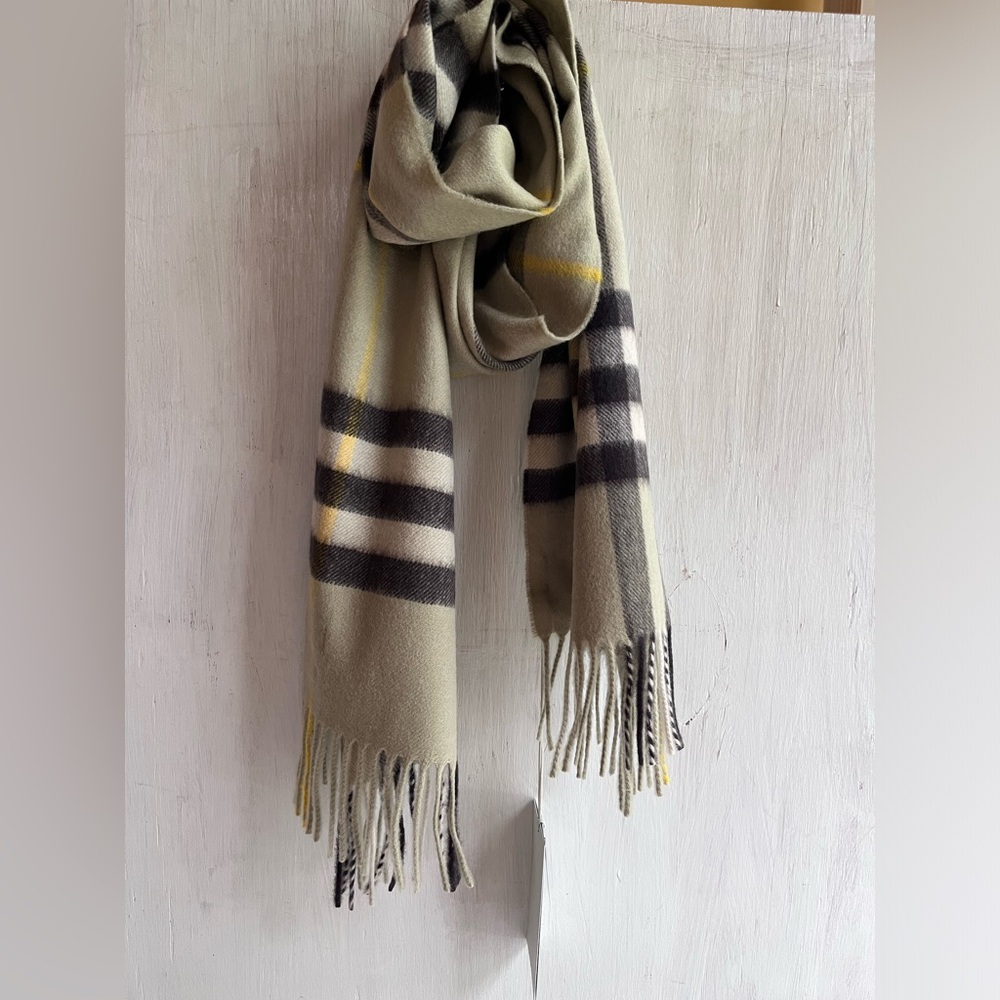 BURBERRY Giant Icon Check Cashmere Scarf- Hunter - Picture 4 of 12